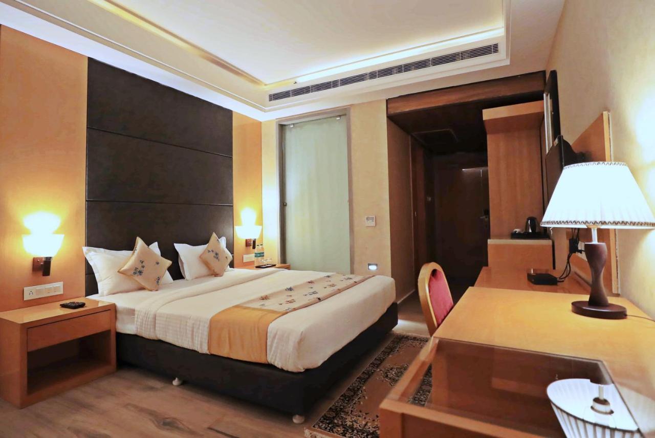 Bindiram Express By Shrigo Hotels Sitapur Muafi Zewnętrze zdjęcie