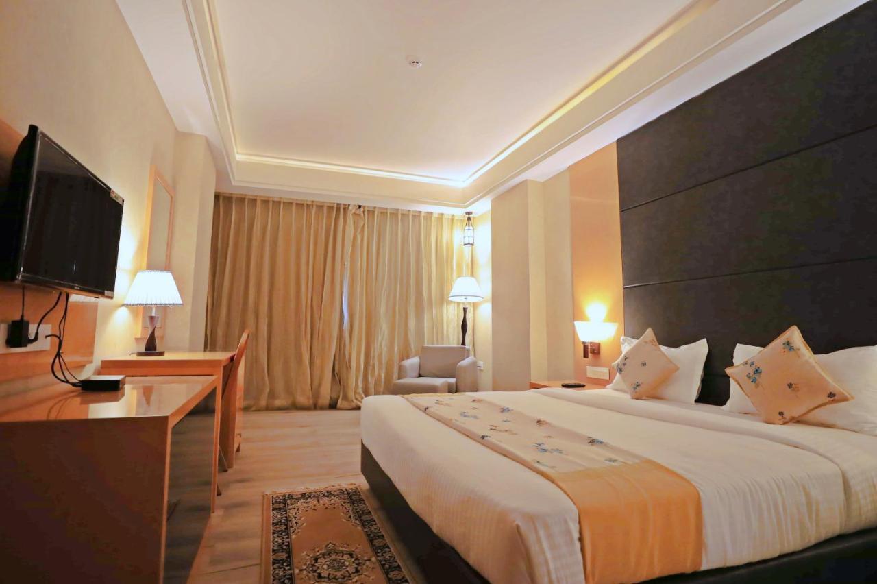 Bindiram Express By Shrigo Hotels Sitapur Muafi Zewnętrze zdjęcie